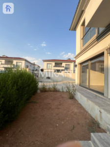 Large House with Multiple Rooms image 4