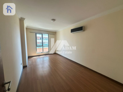 Spacious Apartment with Park View image 8