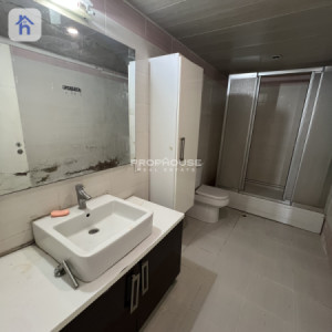 Spacious Apartment with 3 Bedrooms Image 13