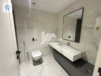 Modern 4 Bedroom Apartment, Spacious Living image 20