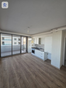 Modern 3-Bedroom Apartment image 2