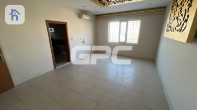 Luxurious 4-Bedroom Home for Rent image 9