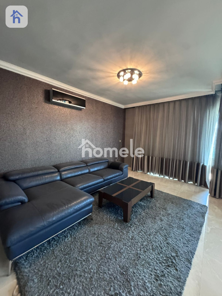 Luxurious Apartment with Park View