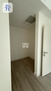 Spacious Modern Apartment image 5