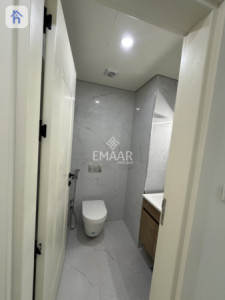 Bright 4-Bedroom Apartment image 7