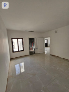 Modern Family Home with Multiple Rooms Resim 7