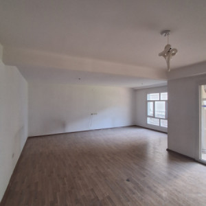 Modern 3-Bed Apartment in Empire Royal image 5