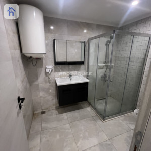 Modern Apartment in Prime Location Resim 7