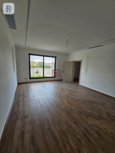 Family House with 4 Bedrooms Image 4