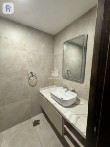 Modern Apartment with 2 Bedrooms image 8