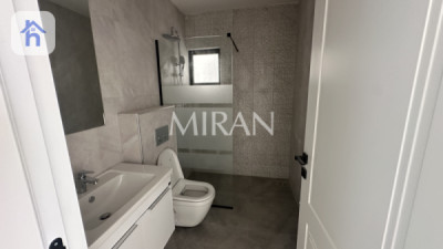 منزل واسع بتصميم عصري صورة 14