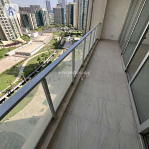 Luxurious Apartment with Stunning Views image 12