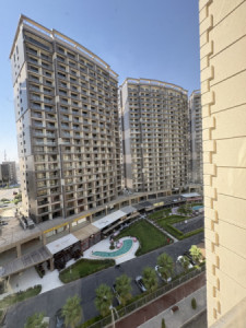 Modern Apartment image 5