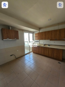 Spacious Apartment on 9th Floor Image 7