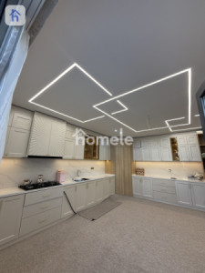 Elegant Property with Contemporary Design image 5