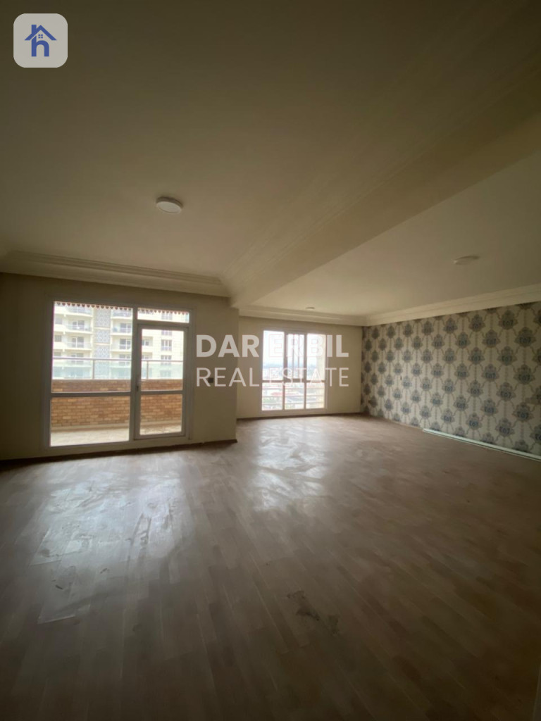 Spacious Apartment with 3 Bedrooms Image 2