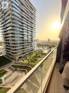 Modern Studio Apartment in Prime Location Image 6