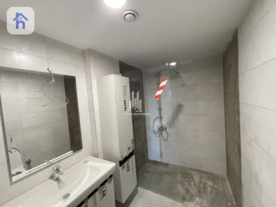 Modern 1-bedroom apartment in Rami Towers Image 8