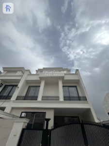 Modern Home in Hawlery Nwe image 1