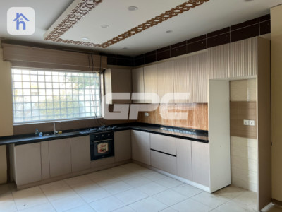 Luxurious 4-Bedroom Home for Rent image 5