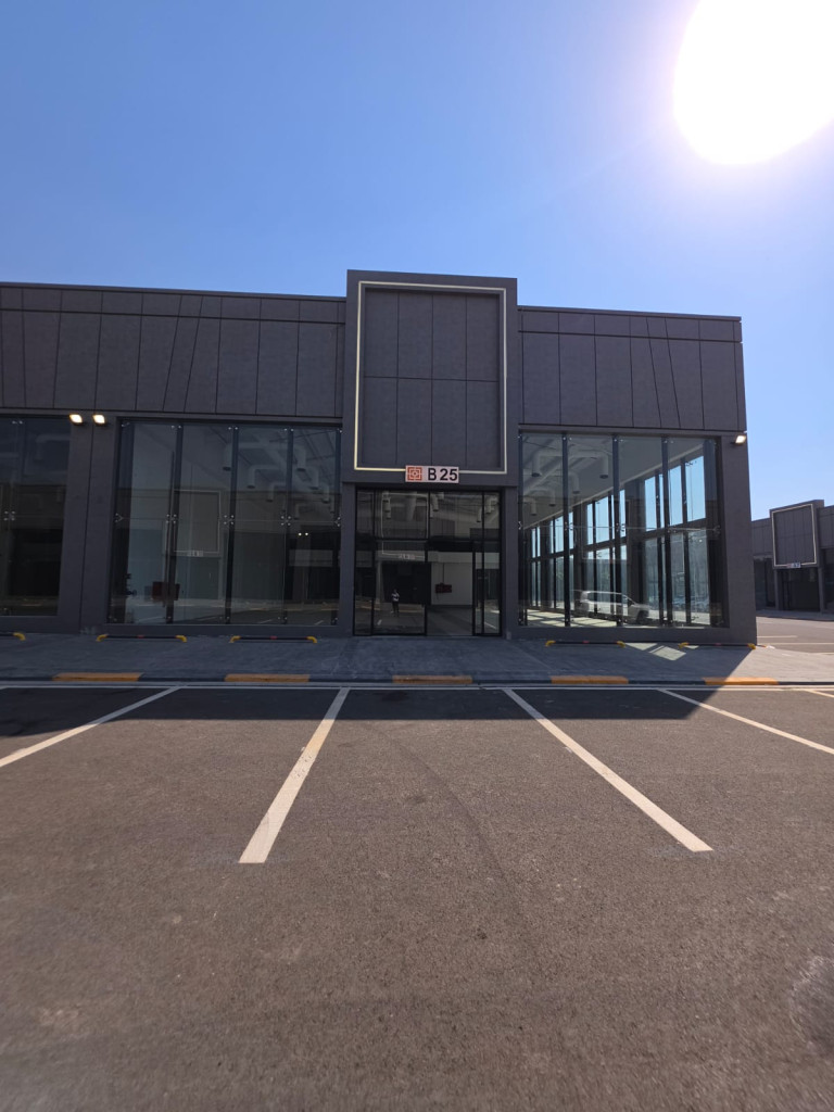 Corner Showroom