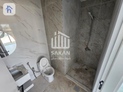 Spacious Apartment with 3 Bedrooms image 8