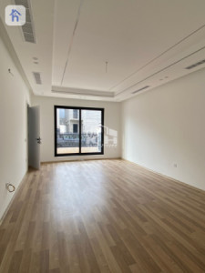 Modern House with Multiple Bedrooms Image 4