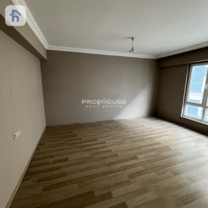 Spacious Apartment with 3 Bedrooms Image 3