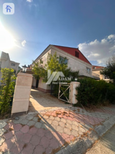 Spacious Family Home in English Village image 1