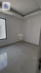 Spacious House with 4 Bedrooms Image 6