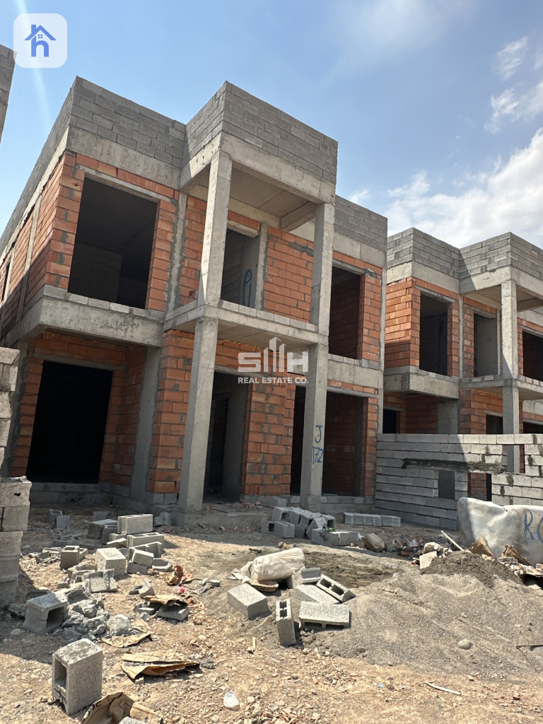 Spacious House with 4 Bedrooms Resim 2