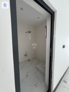 Spacious house with multiple rooms Resim 11
