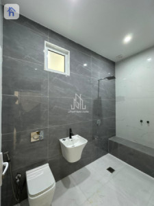 Modern House with 5 Bedrooms image 19