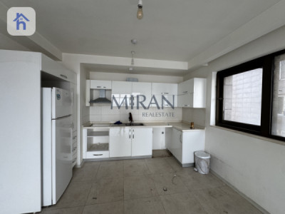 Modern Apartment with Spacious Living Area image 2