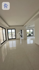 Spacious House with 4 Bedrooms Resim 7