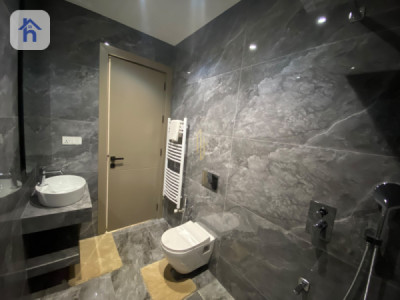 Modern Home with 4 Bedrooms image 13