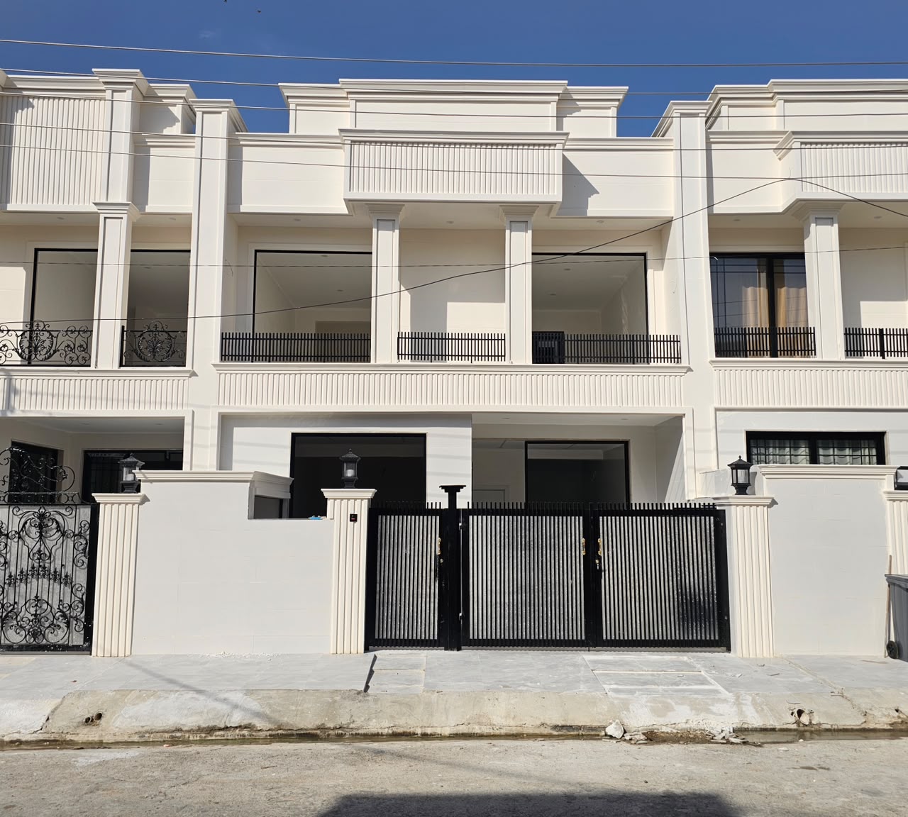 Modern House with Ample Space Image 2