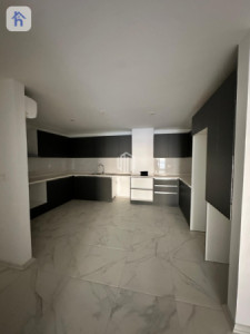 Modern 3 BR Apartment image 1