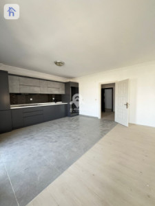 Apartment Opposite Garden Image 5
