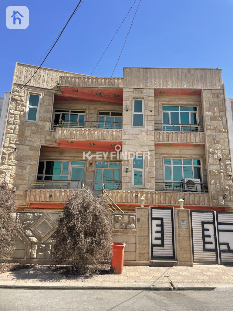 منزل ثلاثة طوابق