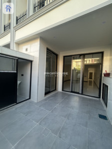 Twin House image 2