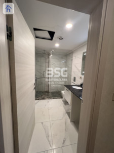 Elegant 2 Bedroom Apartment with Stunning Views Image 4