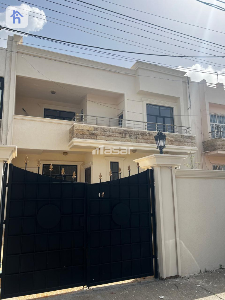 منزل واسع مع غرف متعددة