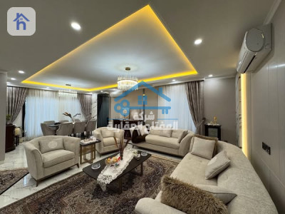 Modern House with 6 Bedrooms Image 3