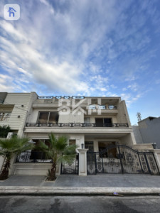 House Opposite Garden image 1