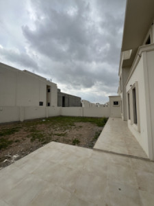 Modern Residence in Erbil image 4