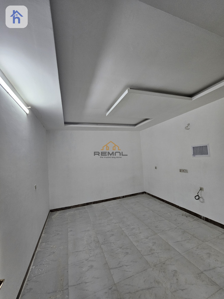 Spacious House For Rent near 100m street Resim 5