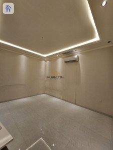 Modern 5-Bedroom House for Rent Image 7