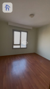 Luxurious 3-Bedroom Apartment Image 4