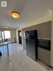 Stylish 4-Bedroom Apartment with High Floor Resim 4